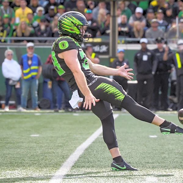 Oregon's Bailey Ettridge named Ray Guy Award punter of the week