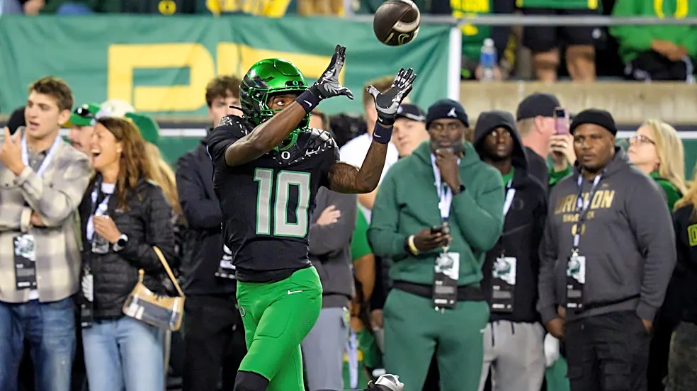 Jalen Lott steps up in biggest moment after delayed Oregon start