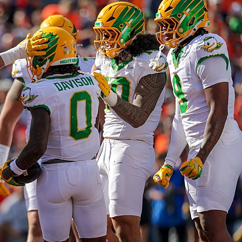 Oregon opens as slight favorite vs. Northwestern in Halloween matchup