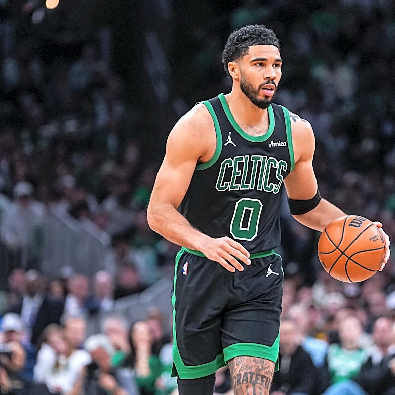 Jayson Tatum links with legendary UFC fighter during NBA offseason