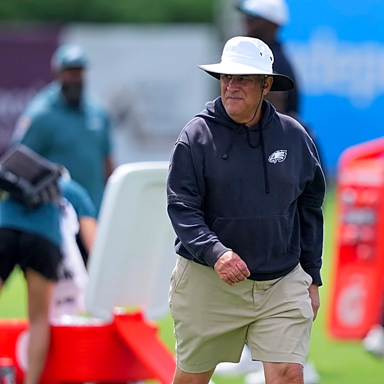 Vic Fangio offers honest critique of two Eagles defenders on the bubble