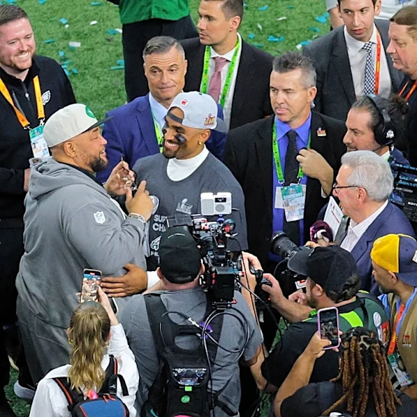 Jalen Hurts credits his father for shaping his leadership