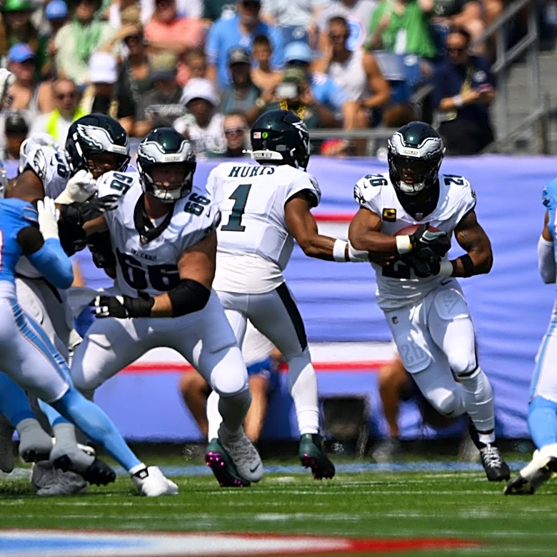 Eagles' RB Saquon Barkley is questionable to return with a stinger