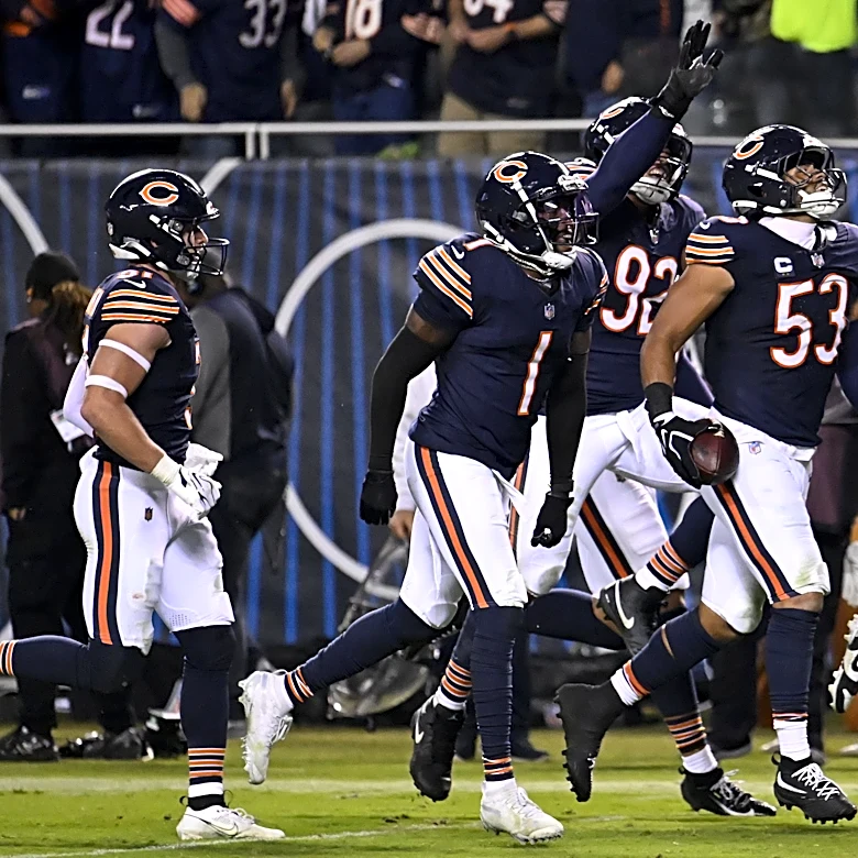 Former Eagles linebacker T.J. Edwards helps Bears seal 27-7 win