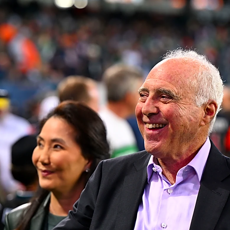 Jeffery Lurie calls Lane Johnson an all-time Eagles great