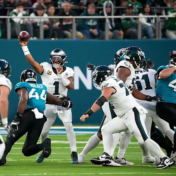 Eagles' 3-game skid exposes an offense still searching for an identity