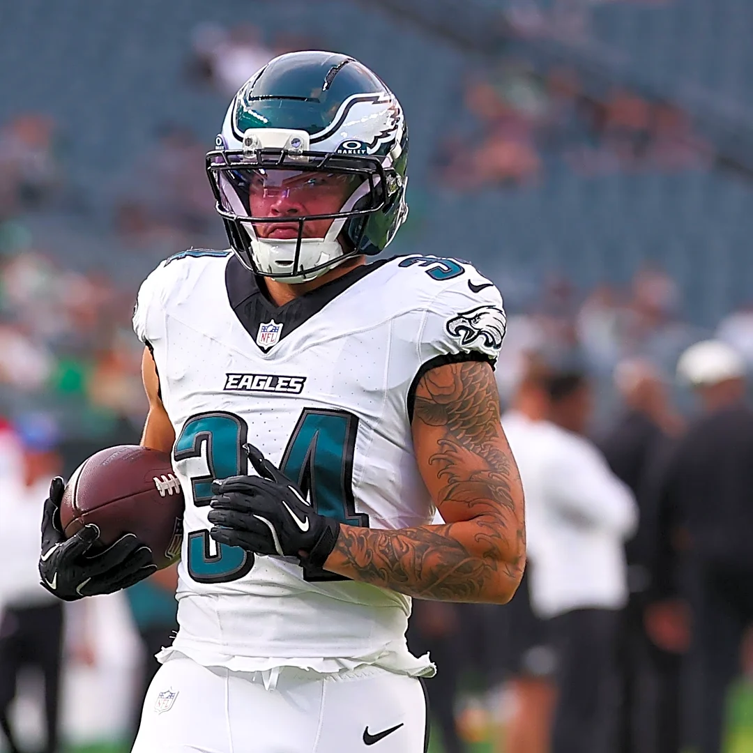 Eagles down to Dameon Pierce, Jaydon Blue after Carson Steele injury