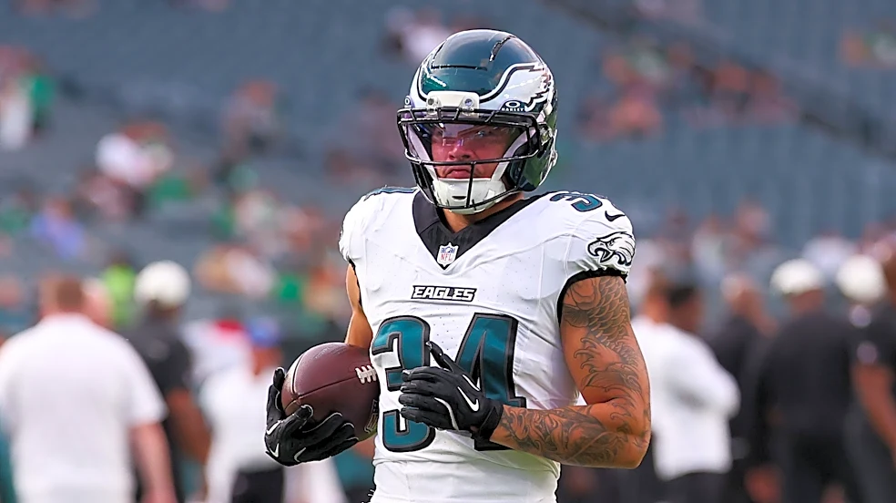 Eagles down to Dameon Pierce, Jaydon Blue after Carson Steele injury