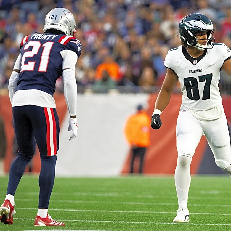 Eagles activate Eli Stowers, Grant Calcaterra vs. Cowboys