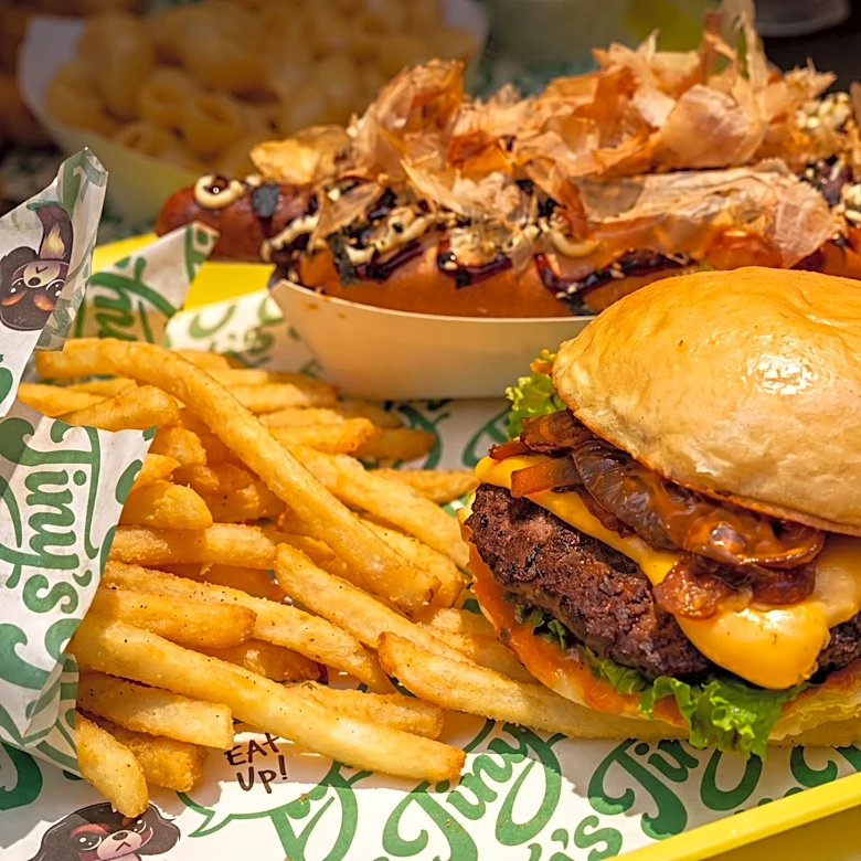 The Chef Behind Father’s Office Opens a ‘Tiny’ Burger Stand at South Coast Plaza