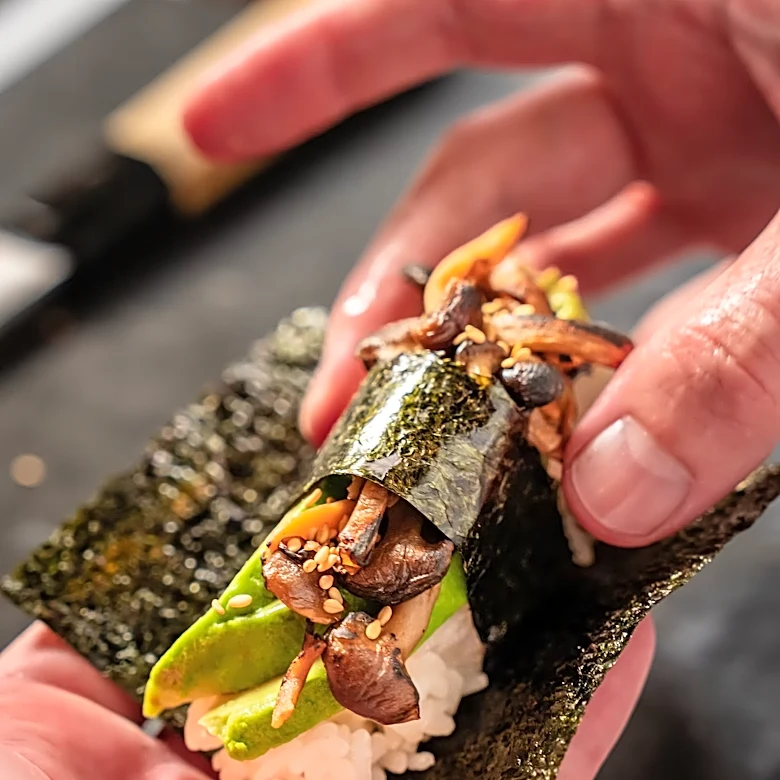 An Inexpensive Hand Roll Pop-Up Now Has a Storefront