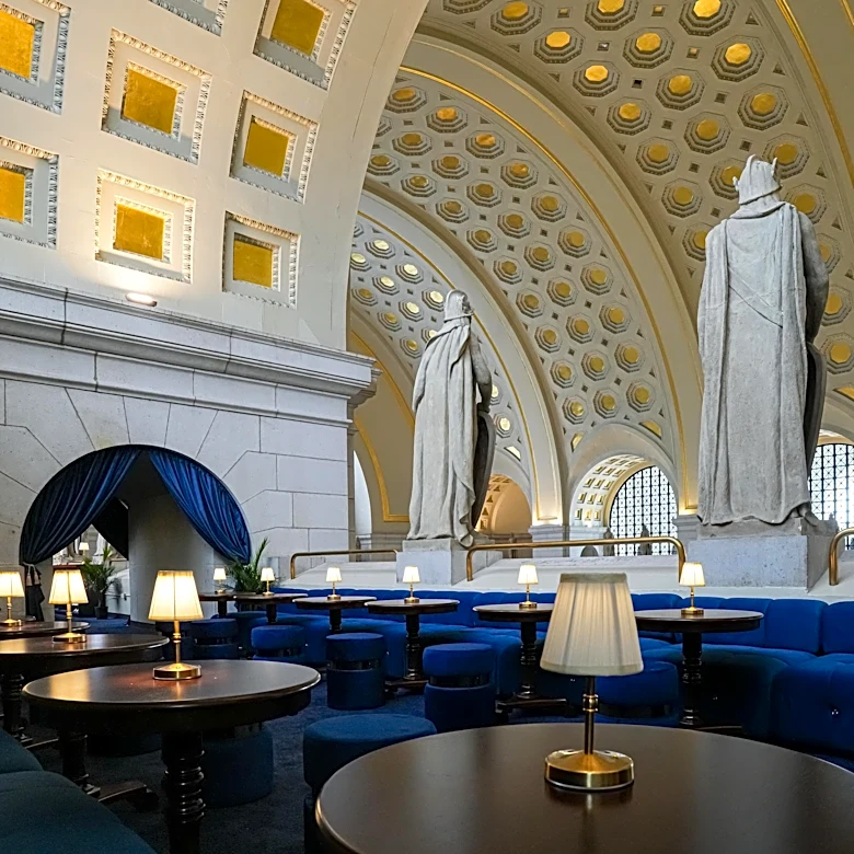 A Luxe Train Car Bar Pops Up in Union Station
