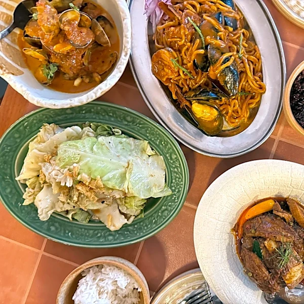Spicy, Sour, and Salty Flavors Punch Up the Thai Dishes of Saam