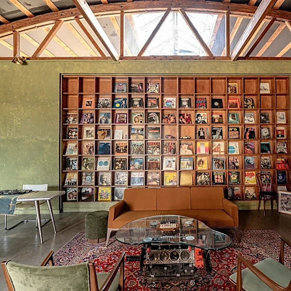 Café Jon Is Chicago’s Snazziest New Coffee Shop