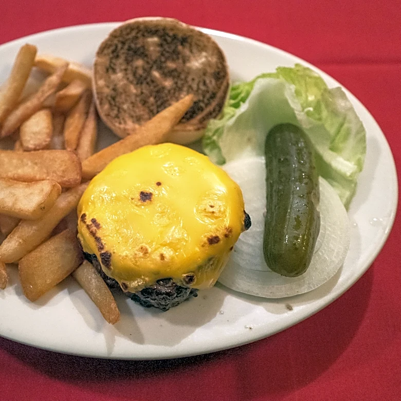 ICYMI: The Owner of Le Dive Is Taking Over Longtime Upper East Side Steakhouse