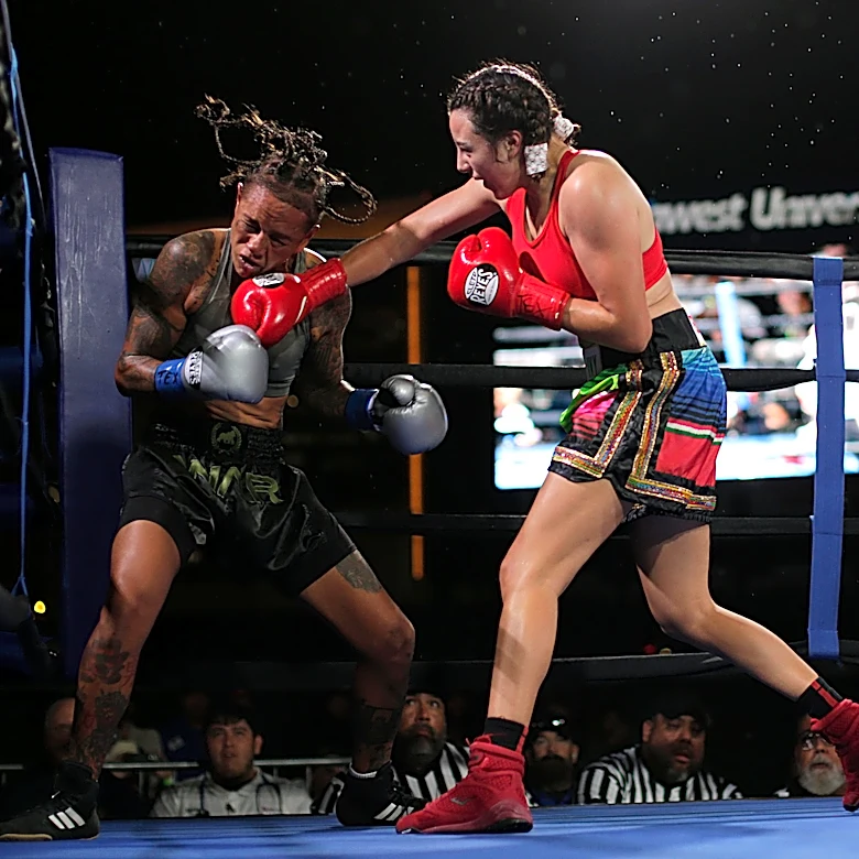 El Paso's unbeaten boxing prospect Ivy Enriquez out with knee injury
