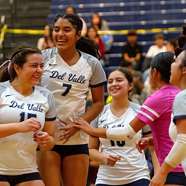 Del Valle volleyball holds off Canutillo rally on road