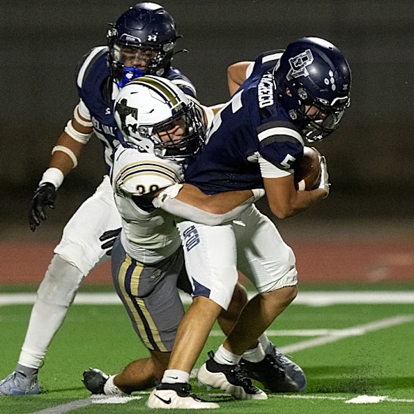 2 late TDs break open deadlocked Coronado vs Del Valle homecoming clash