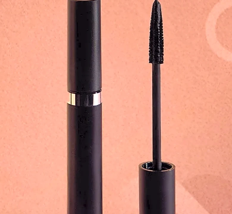 Lengthening vs. Volumizing Mascara: Which Is Better for Mature Lashes?