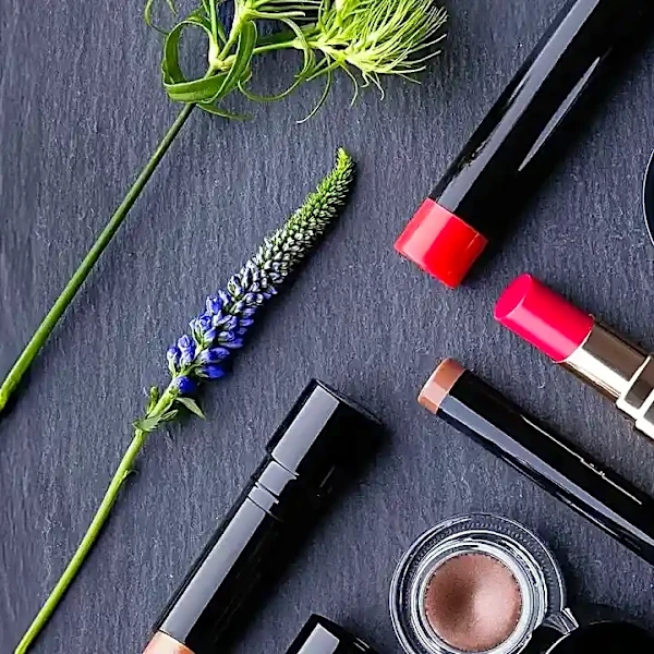 How to Choose Prime Cosmetics That Flatter Mature Skin