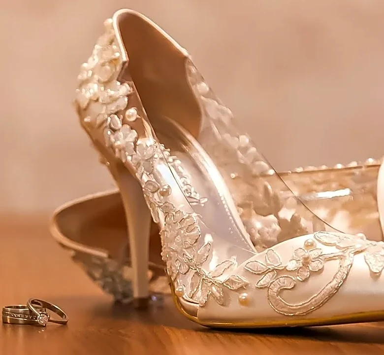 How to Choose a Personalized Wedding Gift the Couple Will Treasure