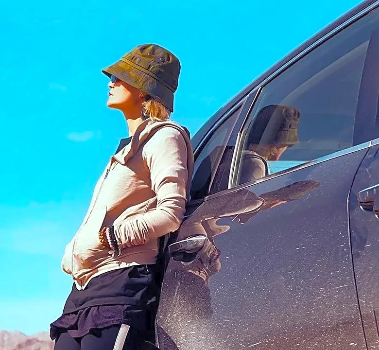 What Experienced Solo Travelers Do to Stay Aware on the Road