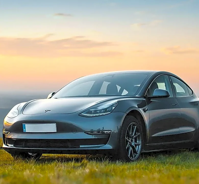 How Tesla Earnings Compare With Apple Earnings: Ecosystem Control Meets Autonomy Ambition