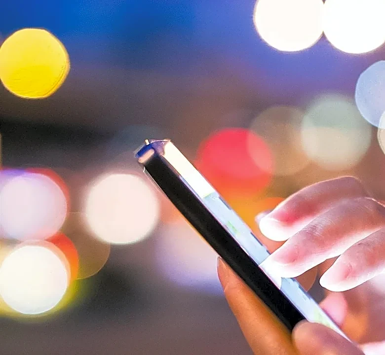 The Hidden iPhone Upgrade Signal That Could Redefine Apple Earnings