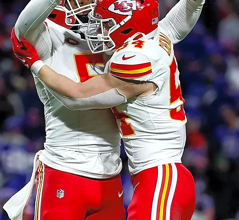 NFL: Chiefs stay perfect, but at a price