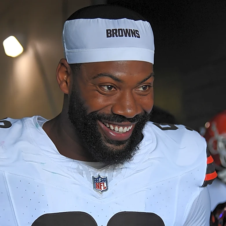 Falcons EDGE Za'Darius Smith picks new uniform number