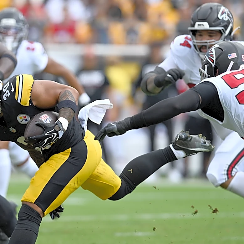 Falcons DT ruled out for game after injuring knee vs. Steelers