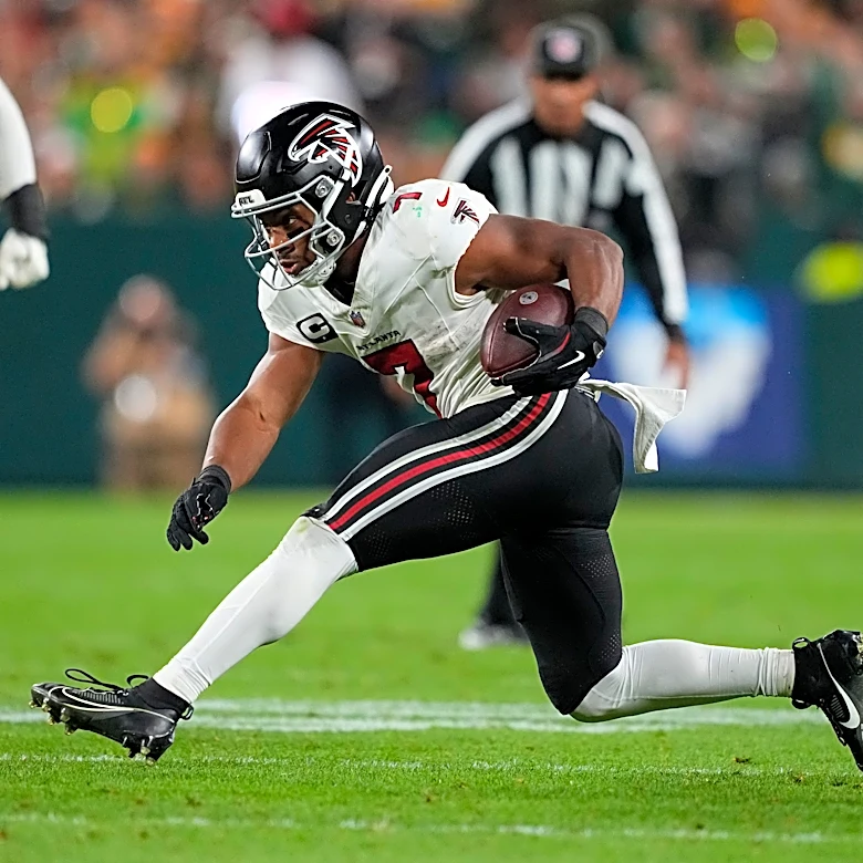 Bijan Robinson wins NFC Offensive Player of the Week for destroying GB