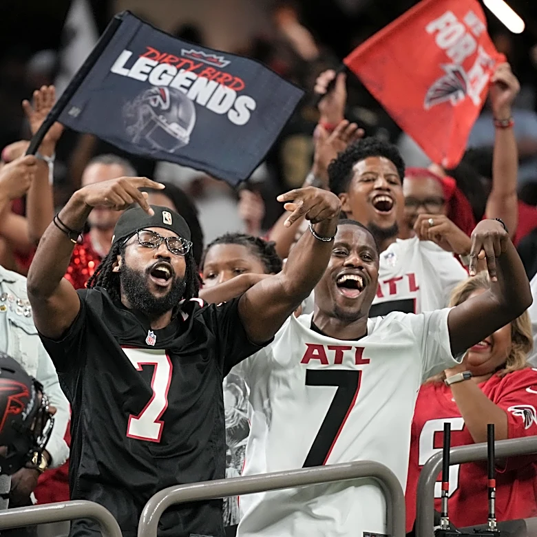 Falcons locker room celebrates blowout win over rival Saints