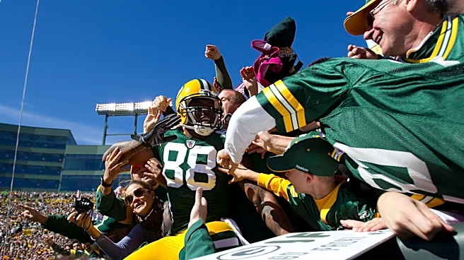 Notre Dame players learn the ‘Lambeau Leap’ from Jermichael Finley