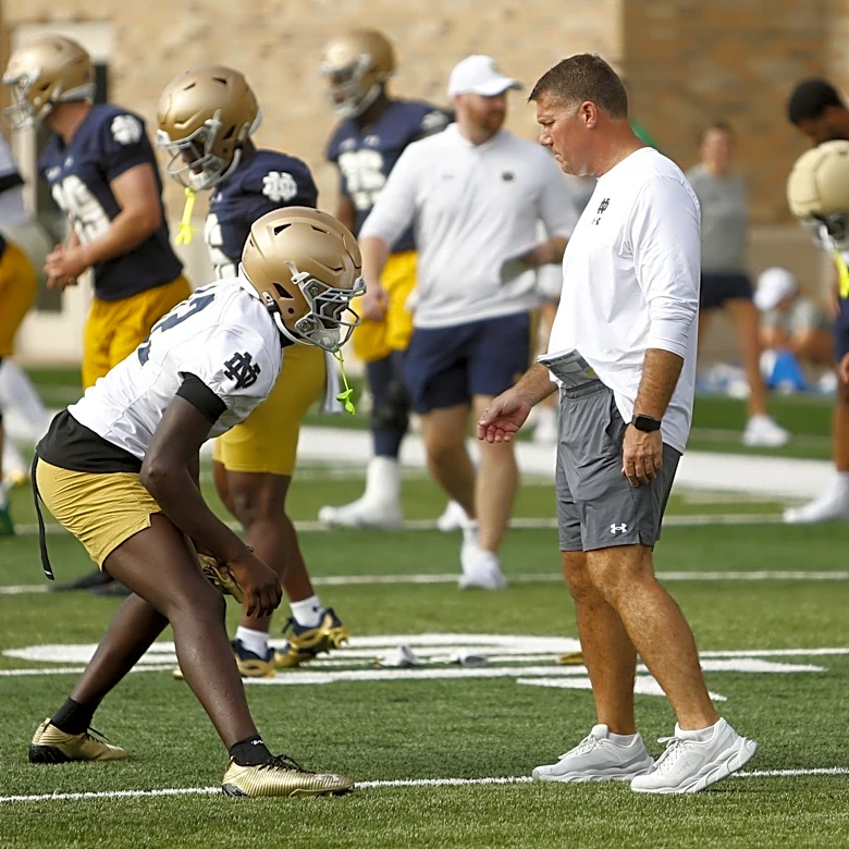 Watch Notre Dame's DJ McKinney score a pick-six against Wisconsin