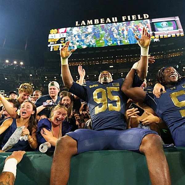 Carr, Notre Dame players finish off Wisconsin win with ‘Lambeau Leap’