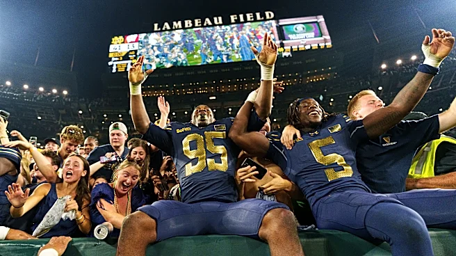 Carr, Notre Dame players finish off Wisconsin win with ‘Lambeau Leap’