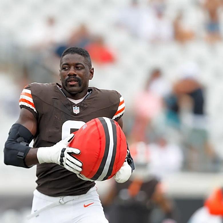 Former Notre Dame star pauses NFL career, enrolls at Harvard