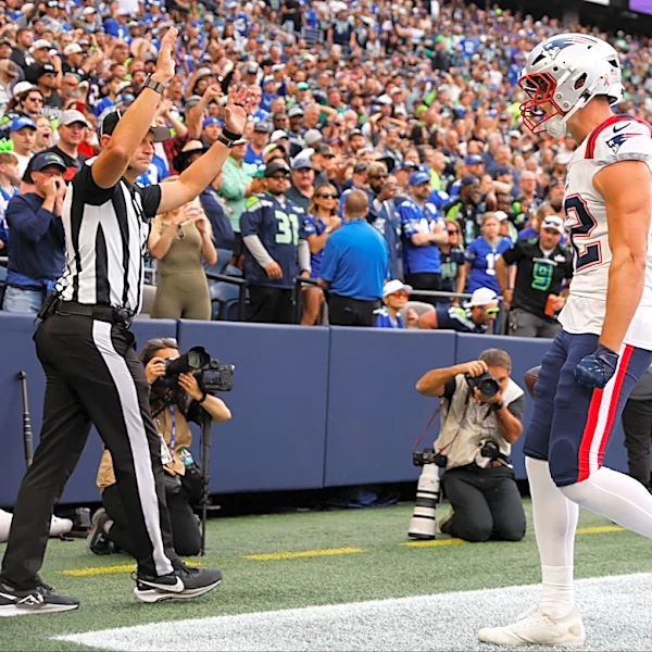 Freeman congratulates former Irish tight end Eli Raridon on 1st NFL TD