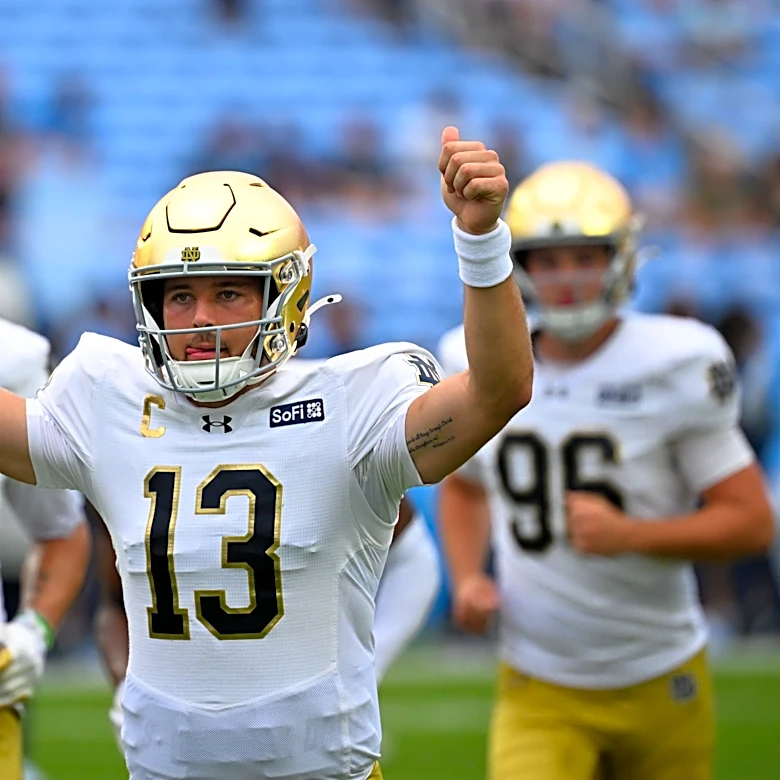 CJ Carr shares ‘1-of-1’ trading card with Notre Dame great Joe Montana