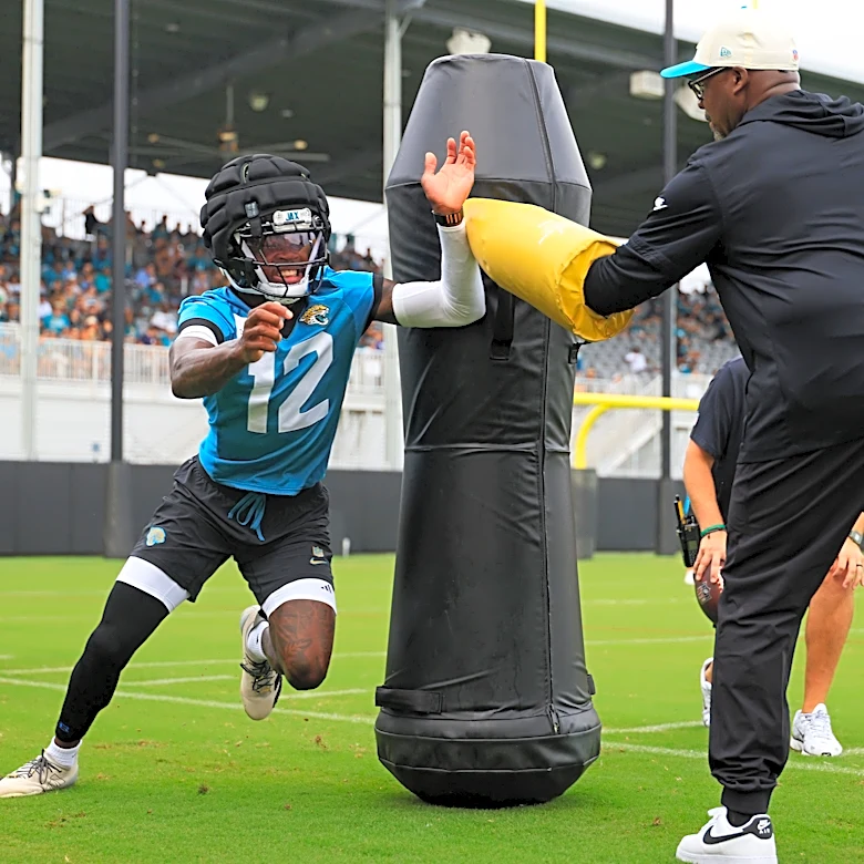 Travis Hunter gets split work at WR and CB in Jaguars first day of camp