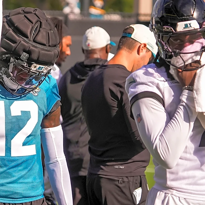 Travis Hunter gives Jaguars fans a thrill with leaping interception