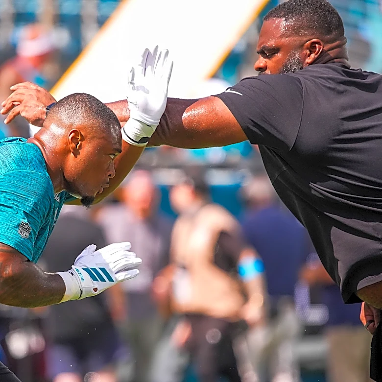 Jaguars DE B.J. Green II departs game vs. Cleveland with elbow injury