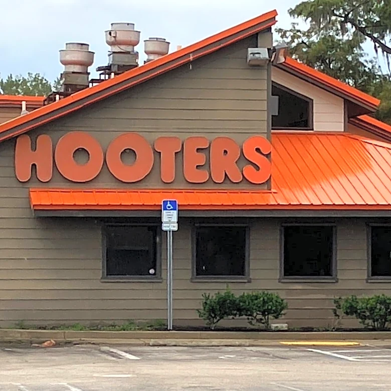 After 40 years, Jacksonville's last Hooters restaurant abruptly closes