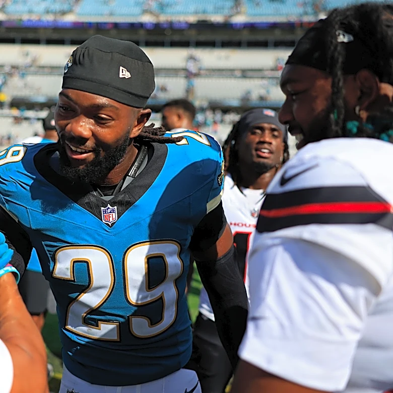 Eric Murray evaluated for a concussion during Jaguars vs. Bengals