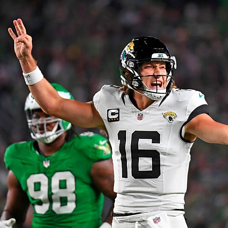 Trevor Lawrence, Jaguars face Eagles in London. Follow live updates