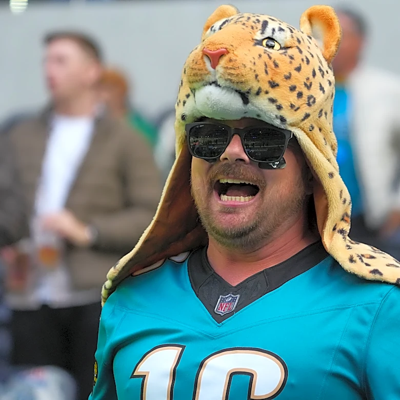 What happened on Jaguars-Eagles opening kickoff? Four flags, two ejections