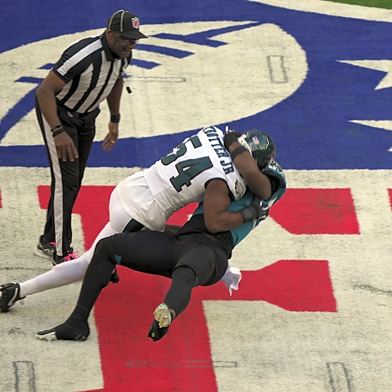 Jaguars win on last second field goal despite fight, 100 penalty yards