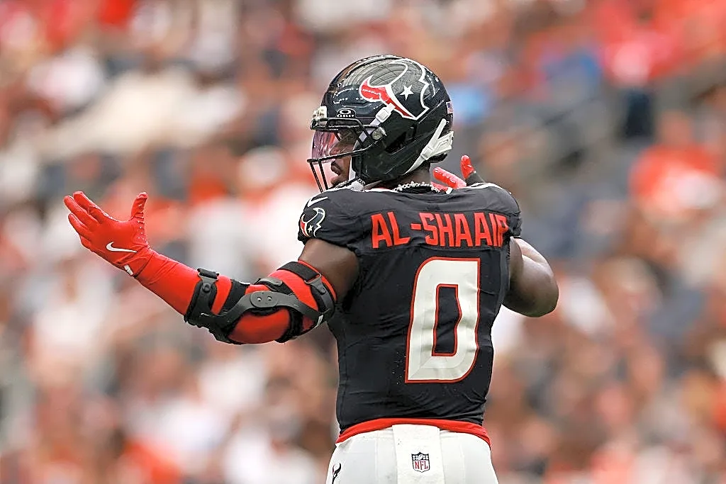 Houston linebacker Azeez Al-Shaair leaves game vs. Jaguars with injury