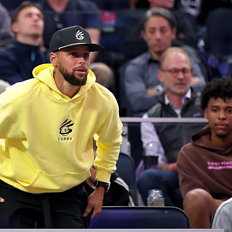 Valkyries' Tiffany Hayes channeled Steph Curry on logo 3, and Steph couldn't believe it